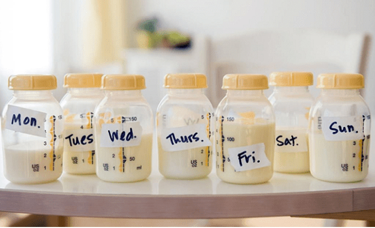 Một số lưu ý khi bảo quản sữa mẹ trong tủ lạnh hoặc tủ đông