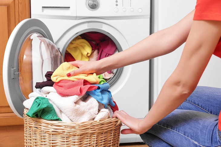 vật dụng không nên cho vào máy sấy quần áo